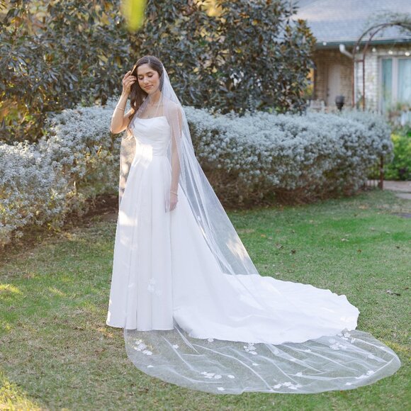 Floral Embroidered Veil - Picture 1 of 8